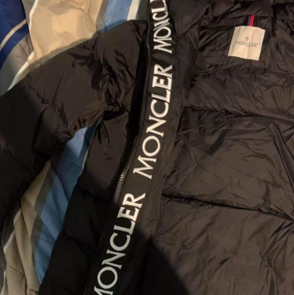 Moncler - Picture 2 of 4